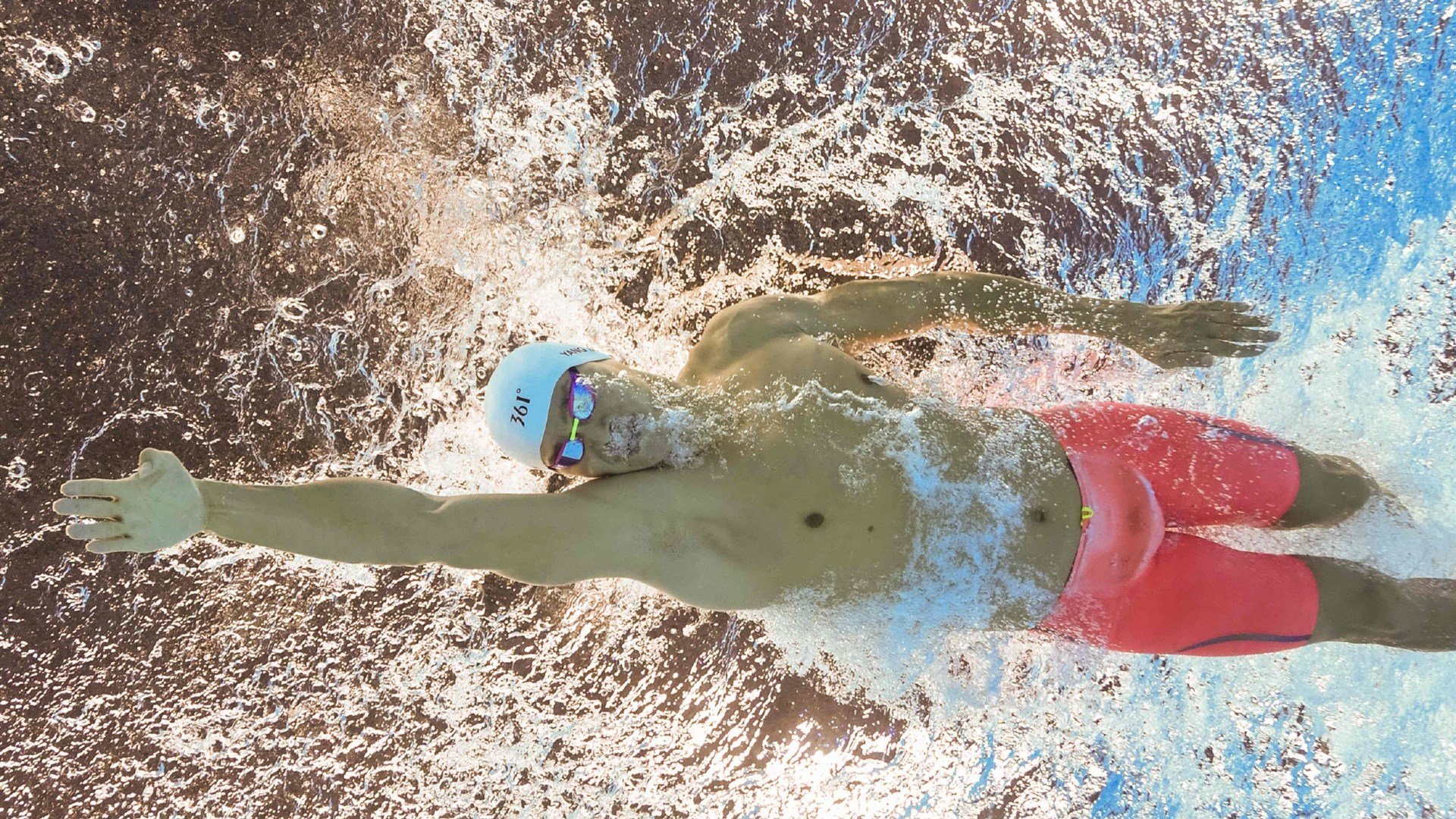 勇士中锋完成高强度训练展示篮下统治力,勇士 中锋