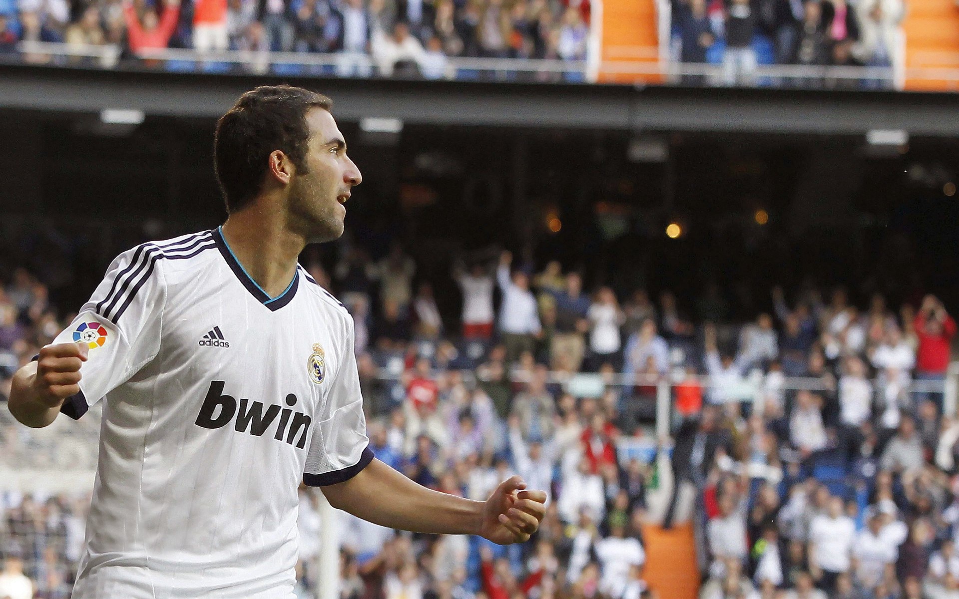 英超巅峰竞技:激烈比拼,精彩纷呈,英超榜首之争